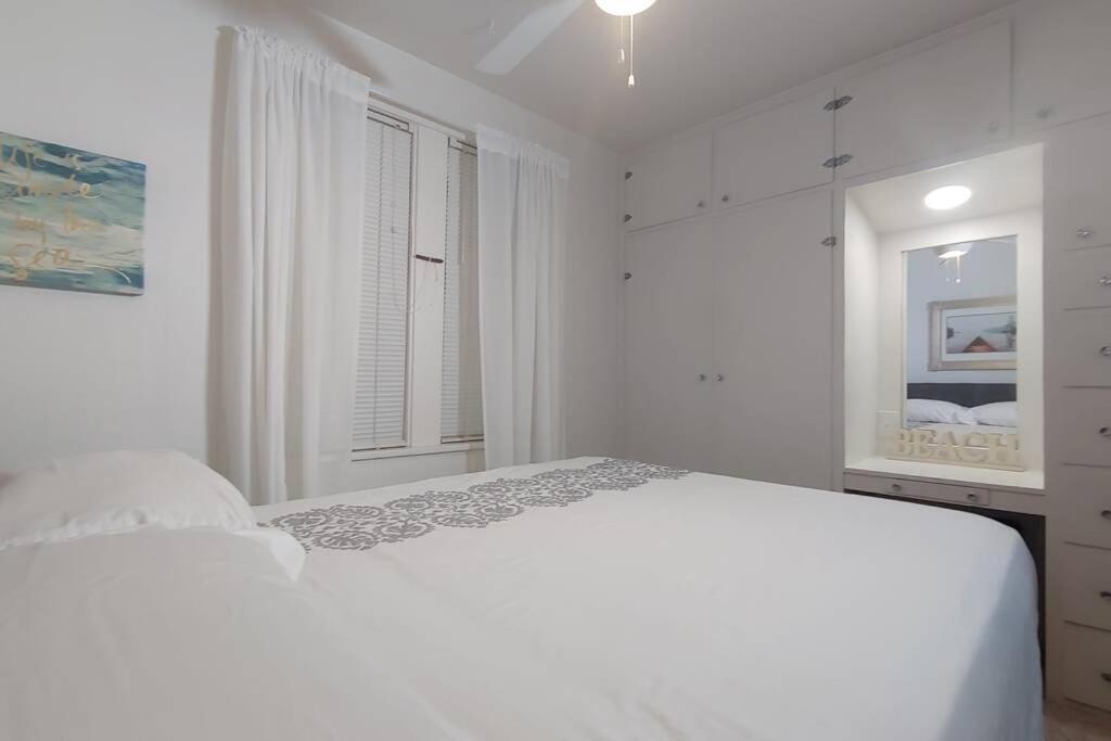 Huge Historic, W/Large Yard & Close To Beach Манисти Экстерьер фото